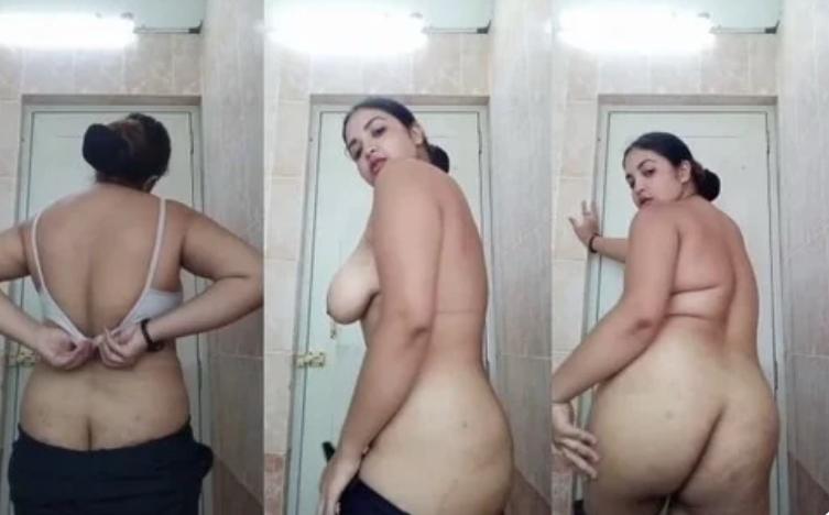 Desi Bhabhi Show Her Big Ass