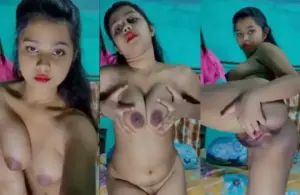 Horny Girl Show Closeup On Pussy