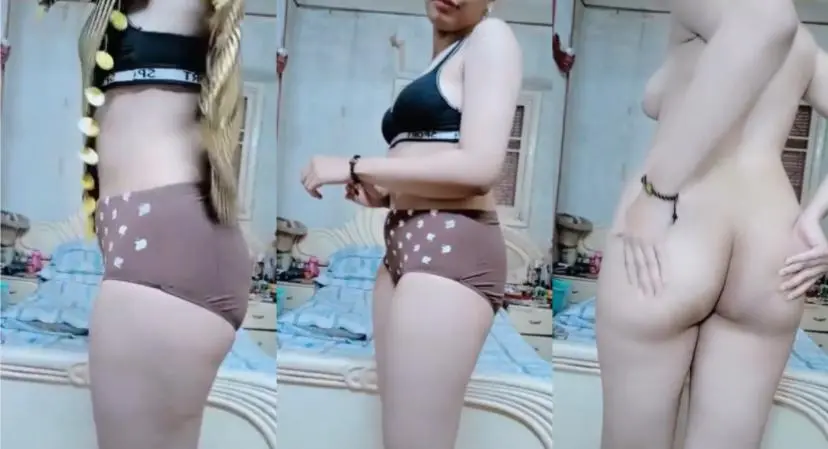 School Teacher Show Her Boobs