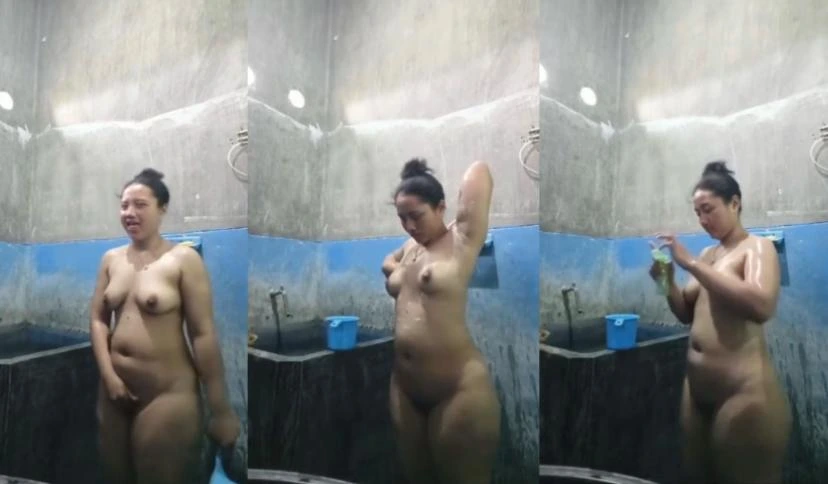 Korean Young Lady Nude Bath Record Her Lover